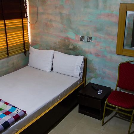 Glasshouse Hotel And Suites Egba Экстерьер фото
