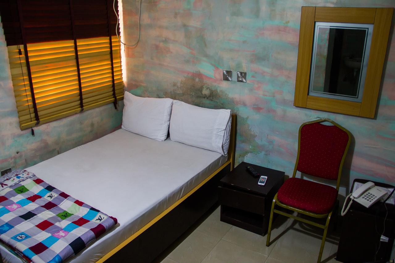 Glasshouse Hotel And Suites Egba Экстерьер фото