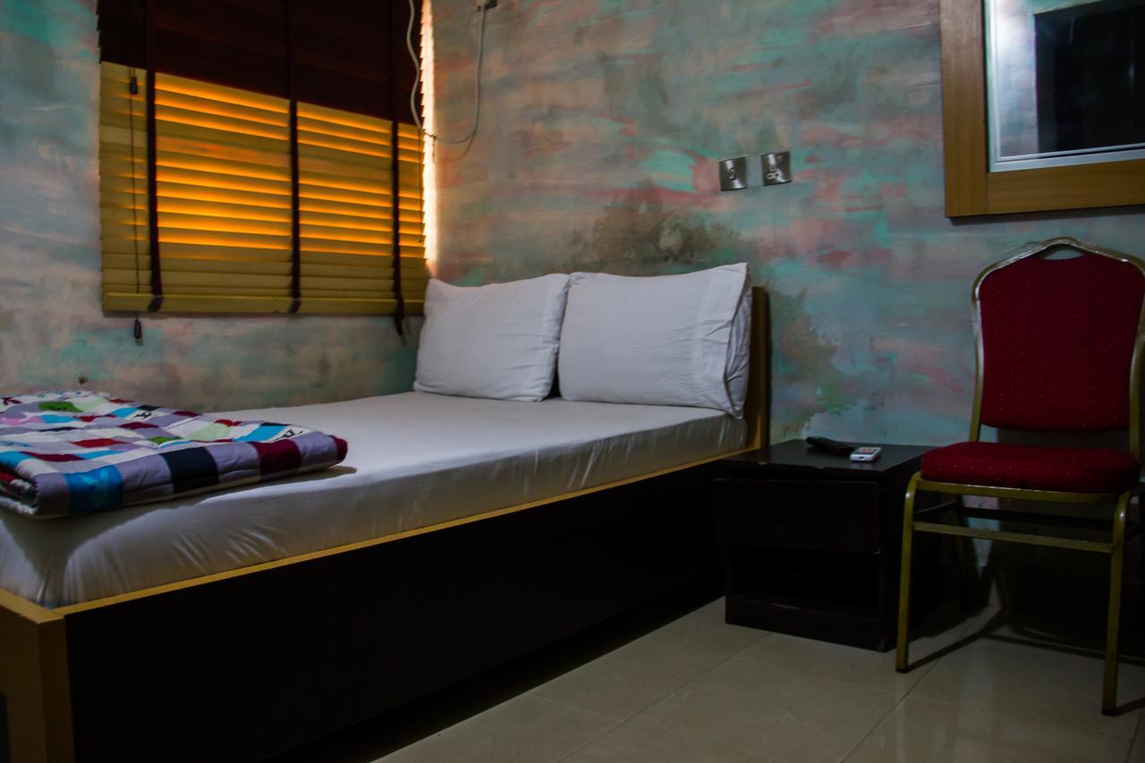 Glasshouse Hotel And Suites Egba Экстерьер фото