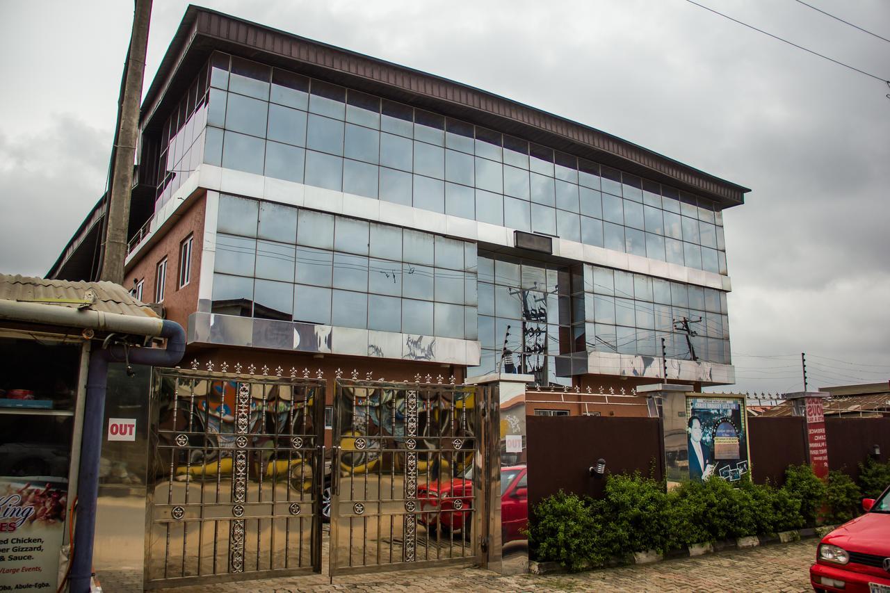 Glasshouse Hotel And Suites Egba Экстерьер фото