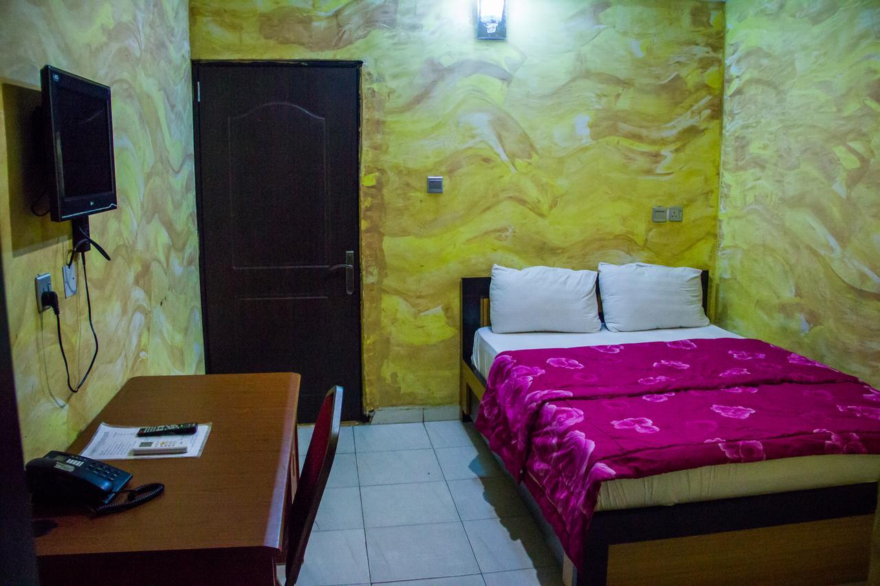 Glasshouse Hotel And Suites Egba Экстерьер фото